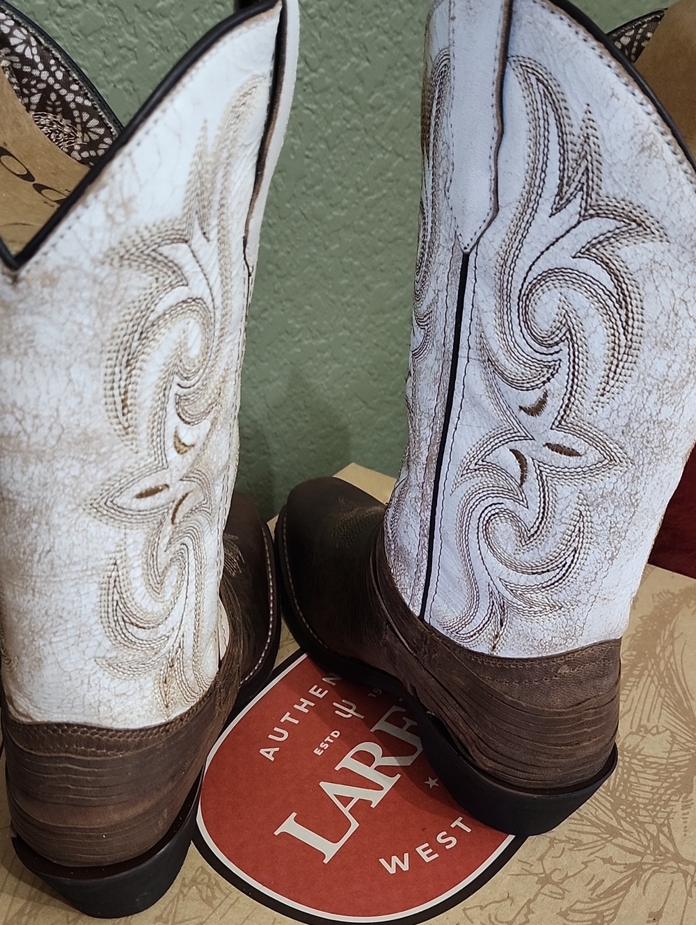 Laredo Women's Sand/White W/Straps Western Cowgirl Boots Sz 7M New In Box - Picture 7 of 10